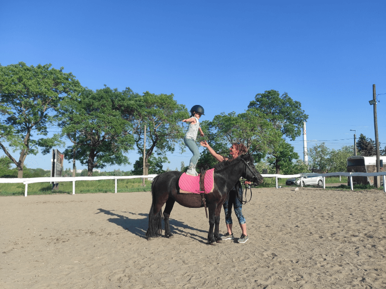 Léna (7) a lovaglásról