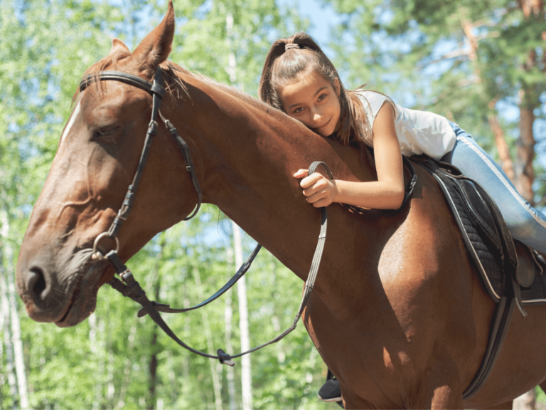 Emma (10) a lovaglásról